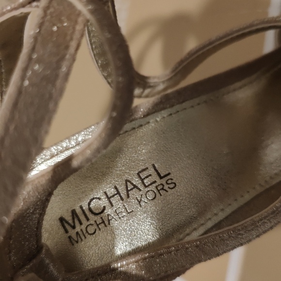 Michael Michael Kors Pale Gold pointy toe high heel with back zipper size 7 - Picture 7 of 7